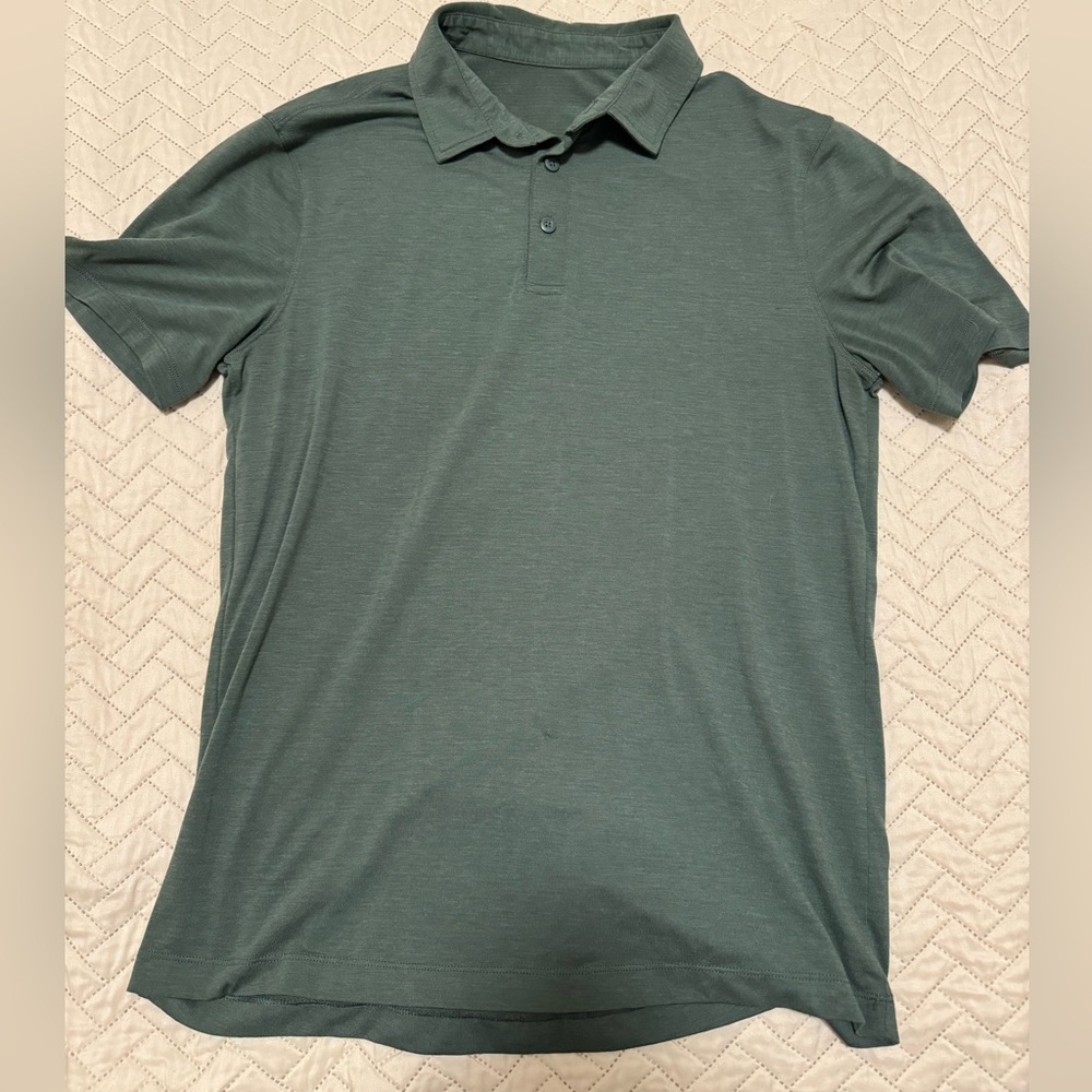 Lululemon: men’s green polo